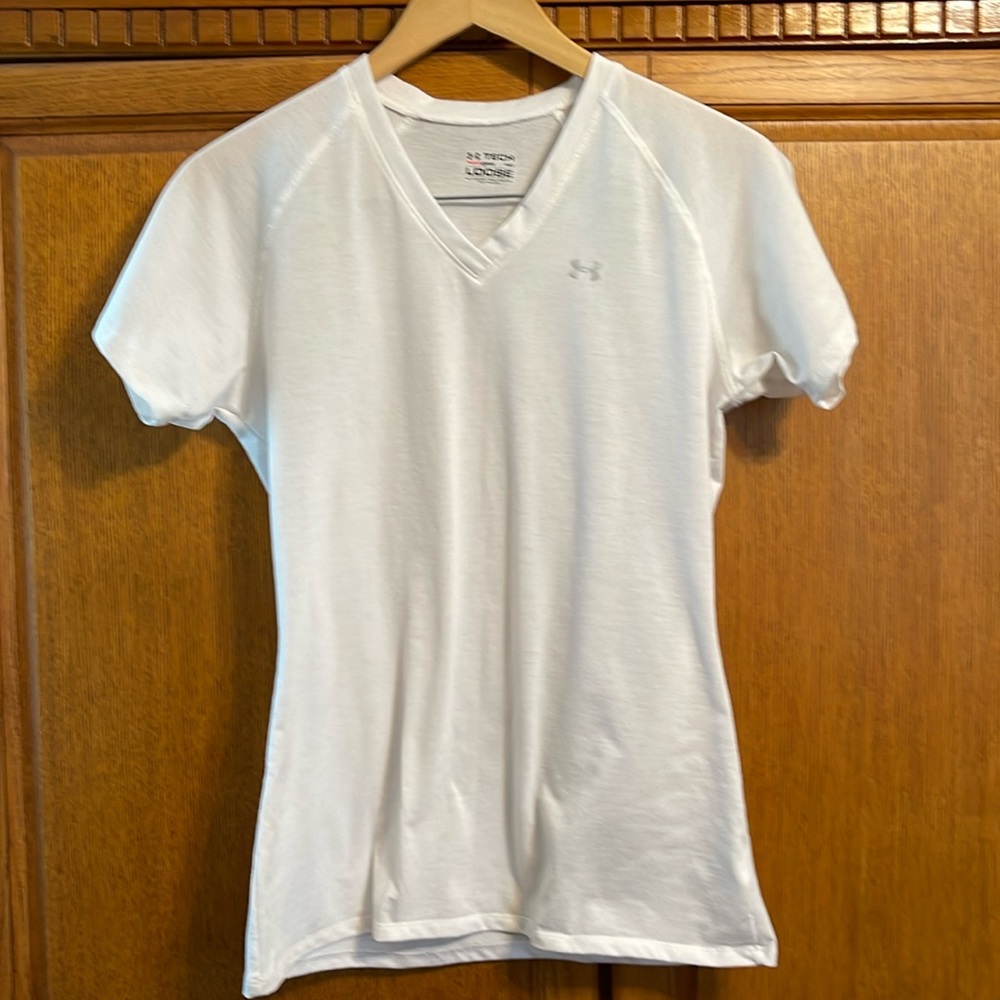 NWOT Under Armour women’s top